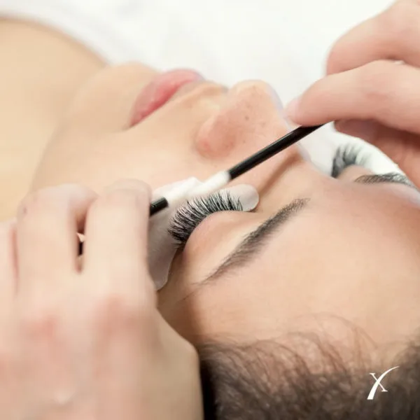 Mastering the Art of Eyelash Application